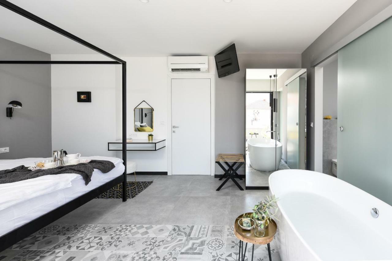 Omnia Villa *